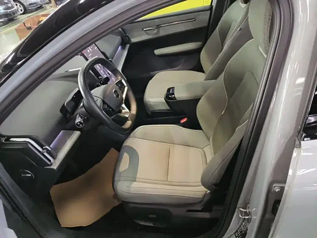 Volvo EX30 — Фото автомобиля 14