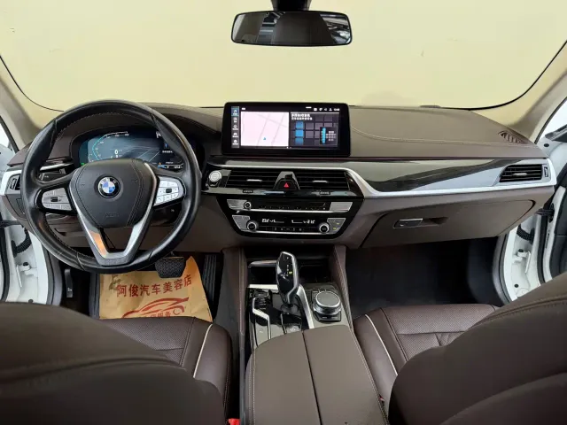 BMW 5 Series — Фото автомобиля 11