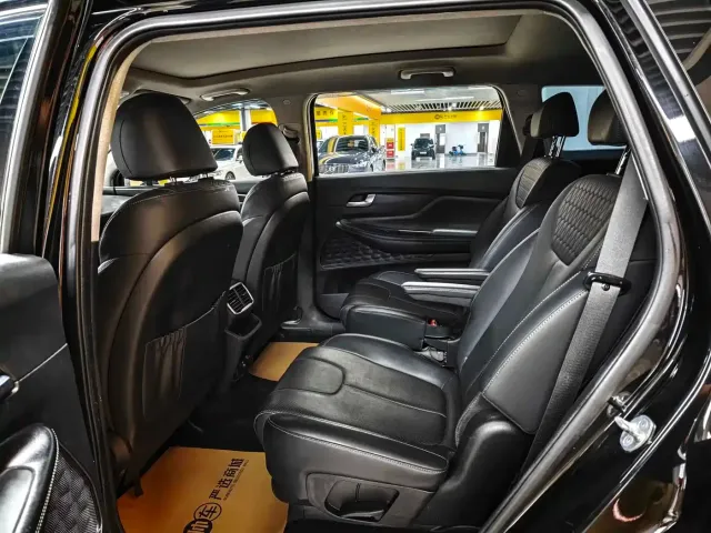 Hyundai Santa Fe — Фото автомобиля 11