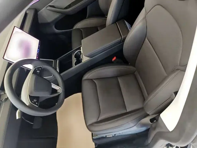 Tesla Model Y — Фото автомобиля 14