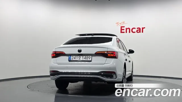 Volkswagen Jetta — Фото автомобиля 4