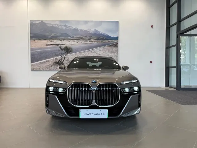 BMW i7 — Фото автомобиля 3
