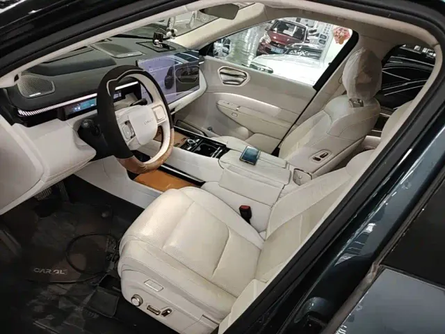 Lynk & Co 900 — Фото автомобиля 14