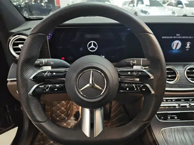 Mercedes-Benz E-Class — Фото автомобиля 10