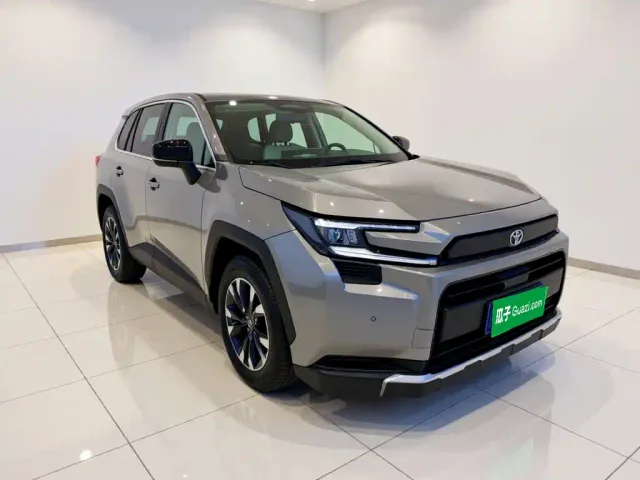 Toyota RAV4 — Фото автомобиля 3