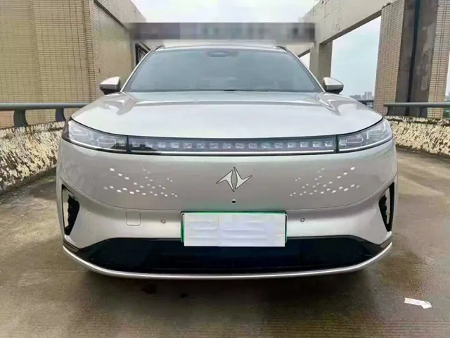 Dongfeng Yipai eπ008 2024 210Max Range Extender 6-Seater — Фото автомобиля 5