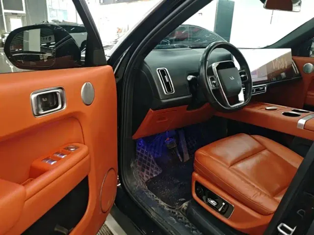 Li Auto L8 — Фото автомобиля 15