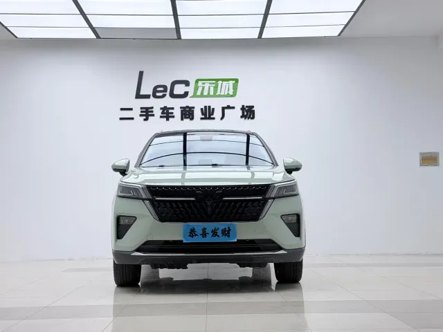 Wuling Asta — Фото автомобиля 2