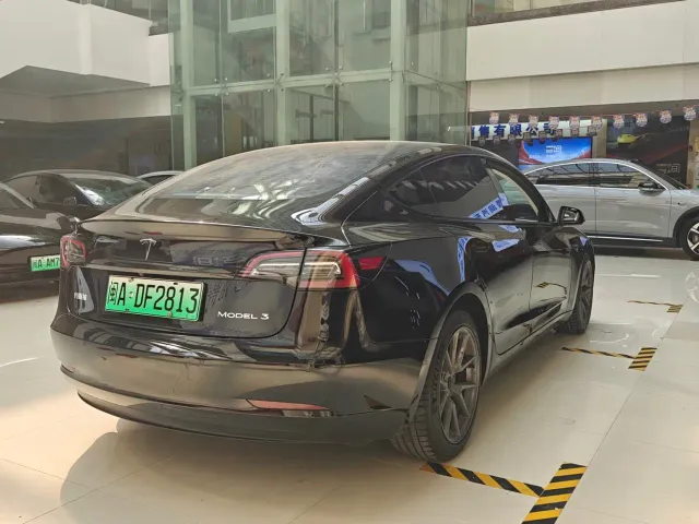 Tesla Model 3 — Фото автомобиля 4