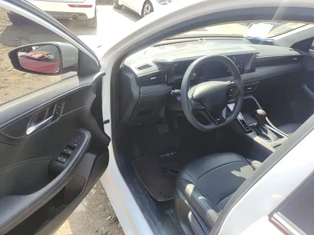 Roewe i5 — Фото автомобиля 15