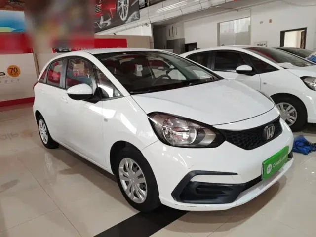 Honda Fit — Фото автомобиля 3
