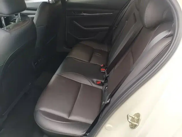 Mazda Axela — Фото автомобиля 16