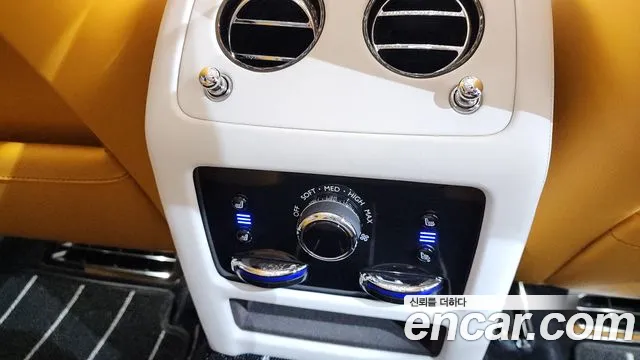 Rolls-Royce Ghost — Фото автомобиля 18