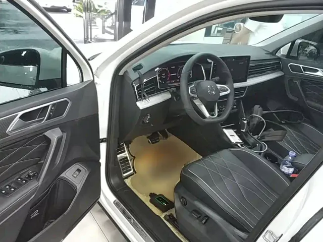 Volkswagen Tiguan L — Фото автомобиля 15