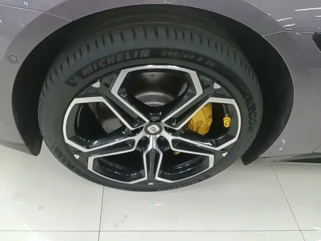 Xiaomi SU7 — Фото автомобиля 22