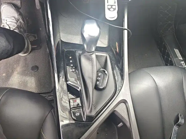 Roewe i5 — Фото автомобиля 13