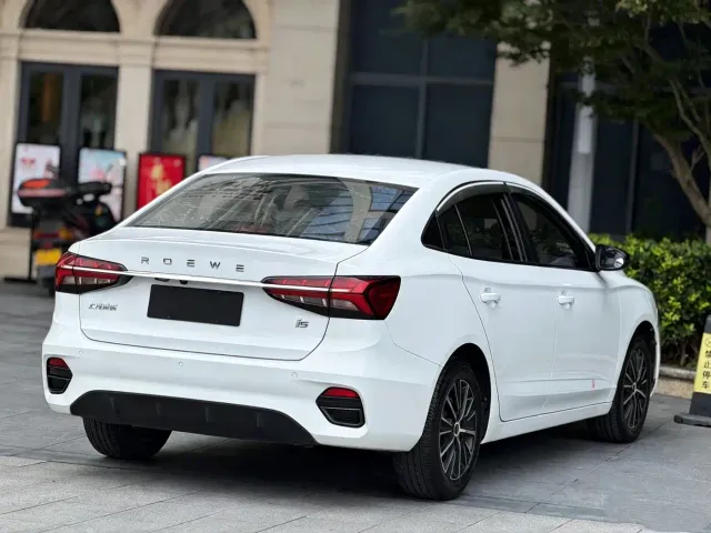 Roewe i5 — Фото автомобиля 8