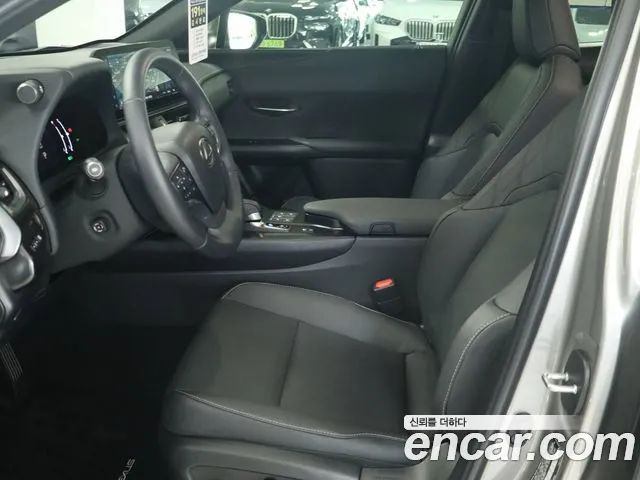 Lexus UX — Фото автомобиля 10
