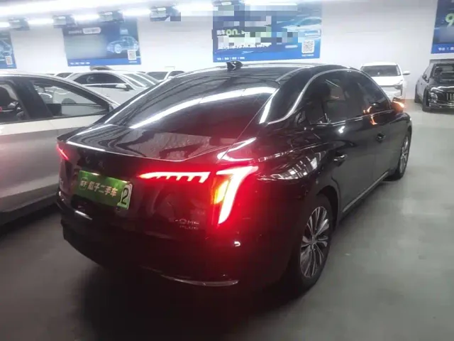 Hongqi E-QM5 — Фото автомобиля 6