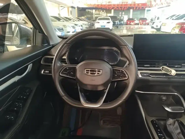 Geely Emgrand — Фото автомобиля 10