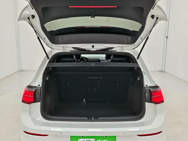 Volkswagen Golf — Фото автомобиля 14