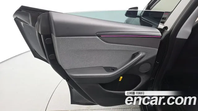 Tesla Model Y — Фото автомобиля 15