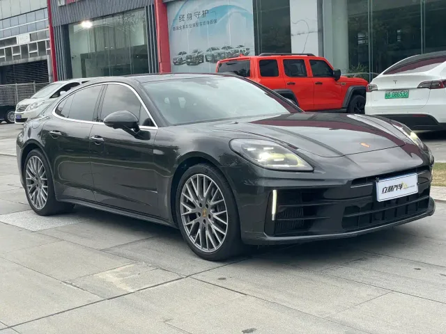Porsche Panamera — Фото автомобиля 3