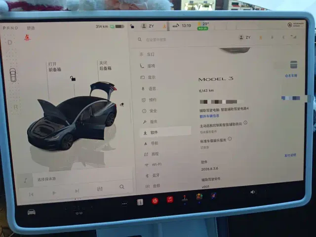 Tesla Model 3 — Фото автомобиля 12