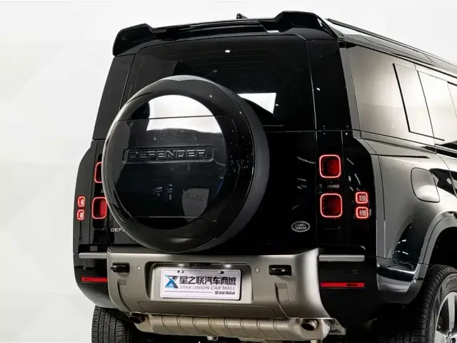 Land Rover Defender — Фото автомобиля 7