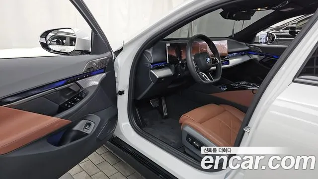 BMW 5-Series 5 серия (G60) 530i xDrive M Sport Pro Special Edition — Фото автомобиля 10
