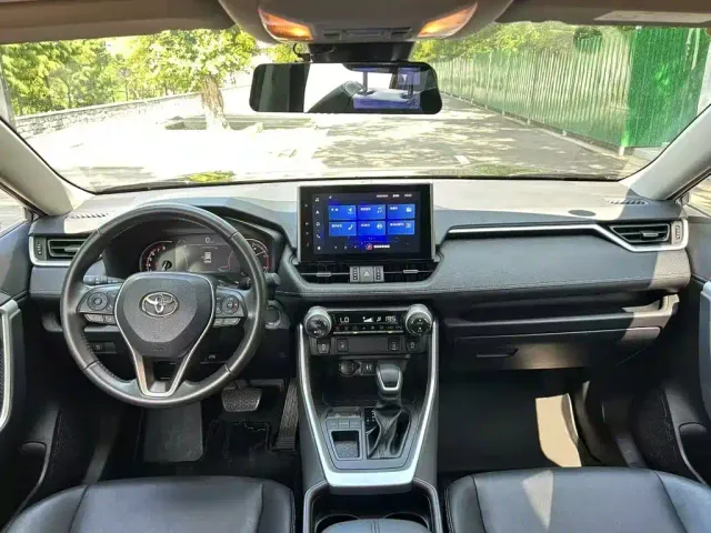 Toyota RAV4 — Фото автомобиля 9