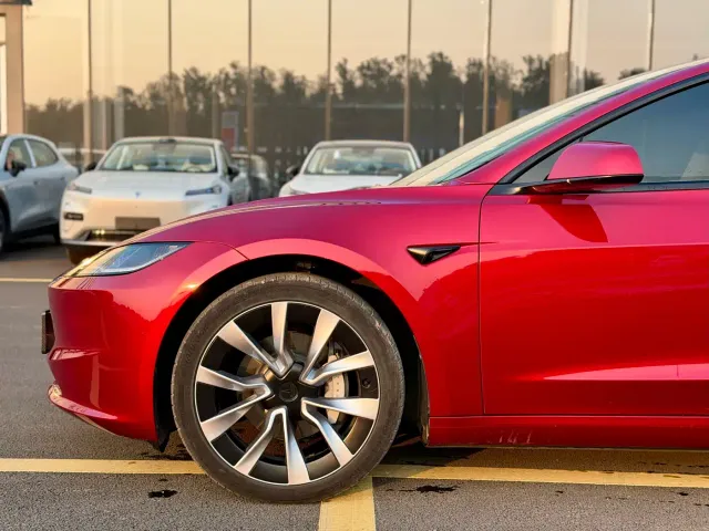 Tesla Model Y — Фото автомобиля 8