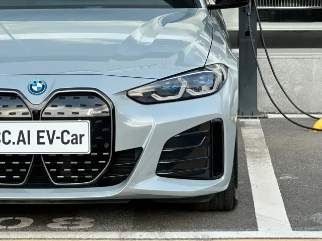 BMW i4 — Фото автомобиля 11