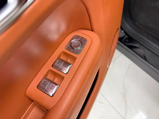 Li Auto L8 — Фото автомобиля 10