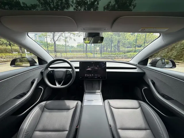 Tesla Model 3 — Фото автомобиля 7