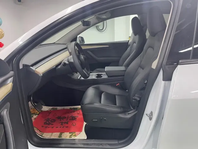 Tesla Model Y — Фото автомобиля 8