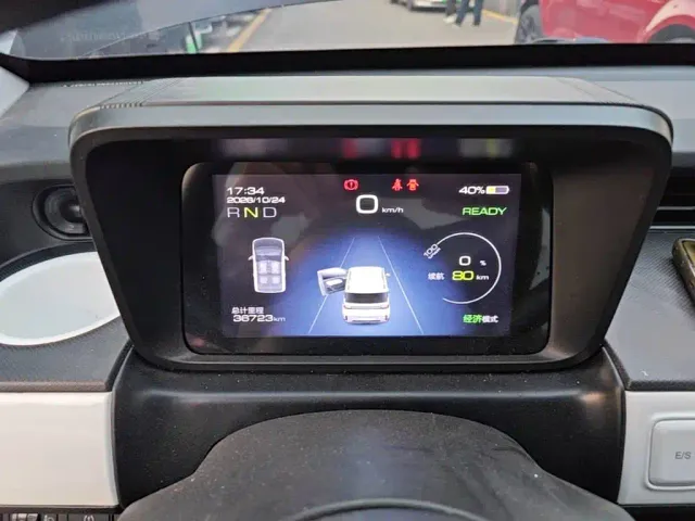 Wuling Hongguang Mini EV — Фото автомобиля 11
