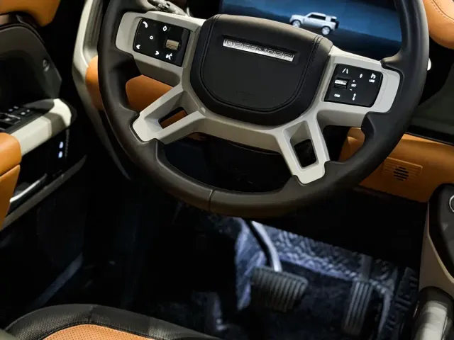 Land Rover Defender — Фото автомобиля 21