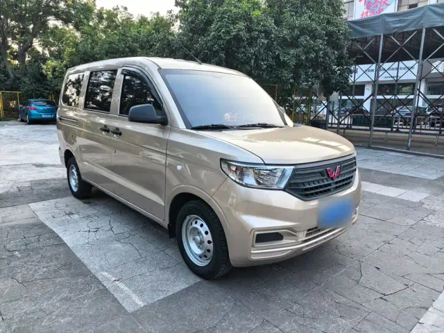 Wuling Hongguang V — Фото автомобиля 4