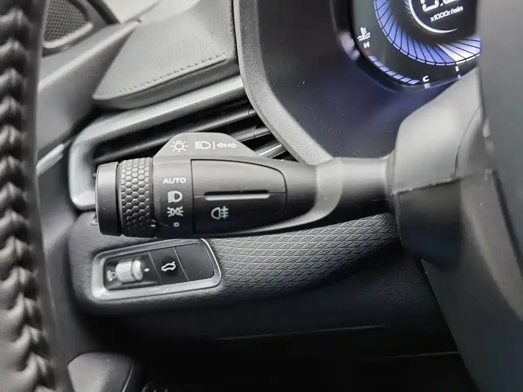 Geely Emgrand 2022 4th Generation 1.5L CVT Premium — Фото автомобиля 21