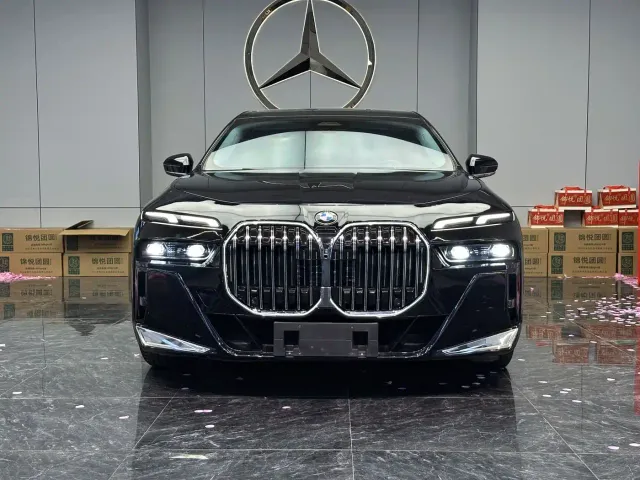 BMW 7 Series — Фото автомобиля 2