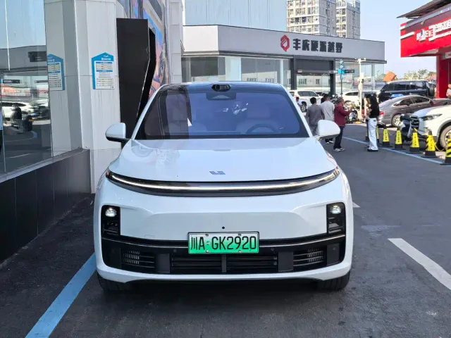 Li Auto L7 — Фото автомобиля 2