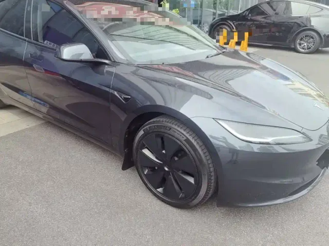 Tesla Model 3 — Фото автомобиля 3