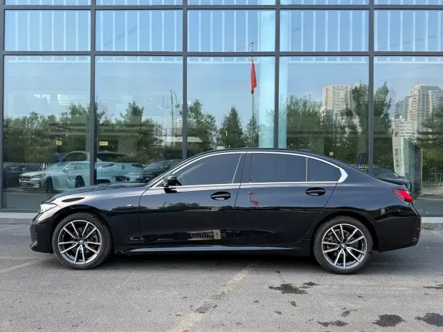 BMW BMW 3 Series 2025 325Li M Sport Package — Фото автомобиля 3