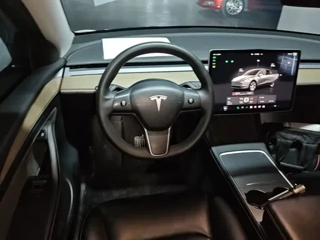 Tesla Model Y — Фото автомобиля 10