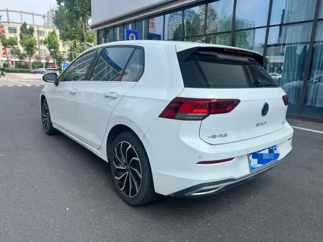 Volkswagen Golf — Фото автомобиля 12