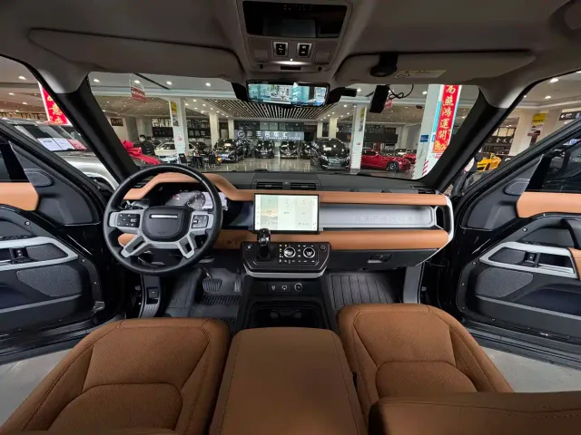 Land Rover Defender — Фото автомобиля 9