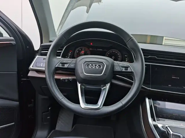 Audi Q7 — Фото автомобиля 10