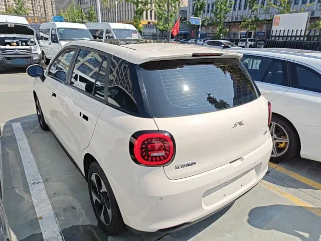 JAC Yiwei 3 — Фото автомобиля 4