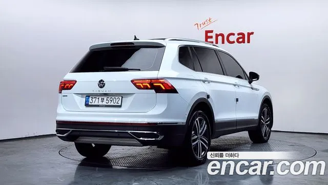 Volkswagen Tiguan — Фото автомобиля 2